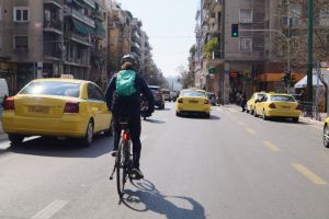 Γιατί πολλοί οδηγοί αυτοκινήτων είναι εχθρικοί απέναντι στο ποδήλατο