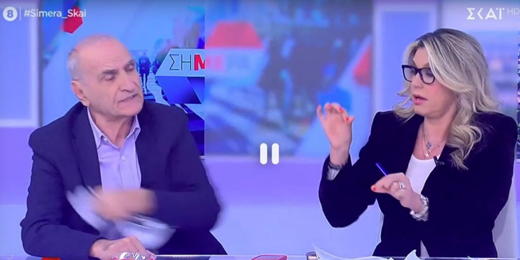 Γιώργος Βαρεμένος: Άρπαξε χαρτί με φωτογραφία του Τσίπρα από τα χέρια της Άννας Καραμανλή