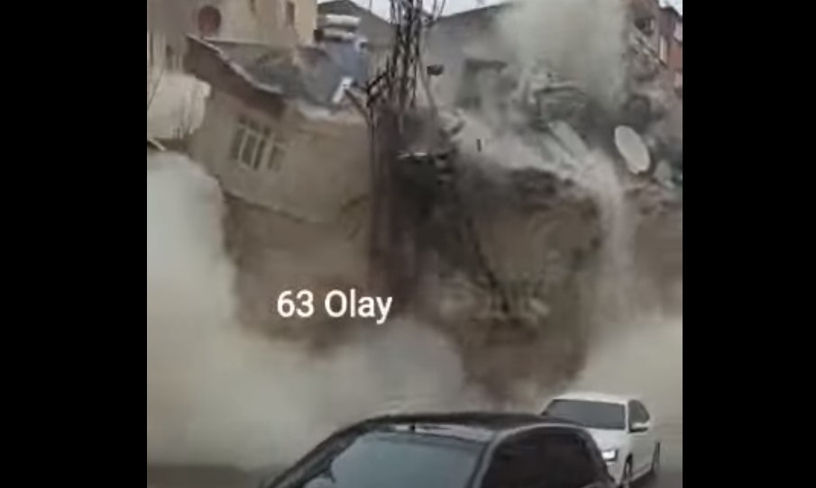 Σεισμός: Πολυκατοικίες σε Τουρκία και Συρία κατέρρευσαν σαν χάρτινοι πύργοι