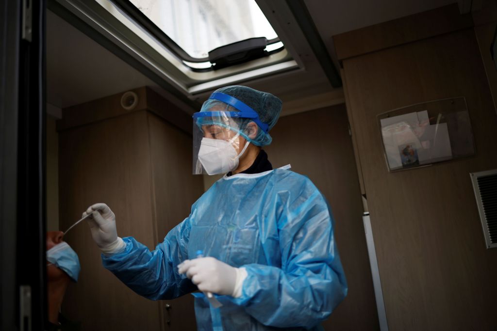 Πλεύρης: Σε φθίνουσα πορεία ο κοροναϊός, όμως παραμένει – Περιορίστηκαν οι ελλείψεις στα φάρμακα