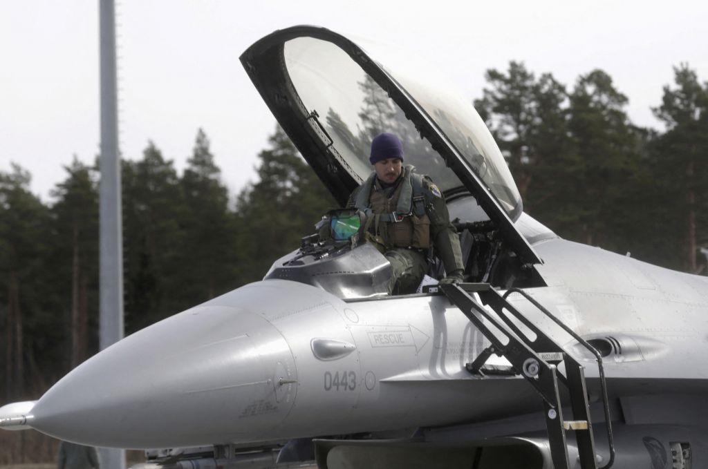ΗΠΑ: «Μπερδεμένοι» οι πιλότοι των F-16 που κατέρριψαν το άγνωστο ιπτάμενο αντικείμενο