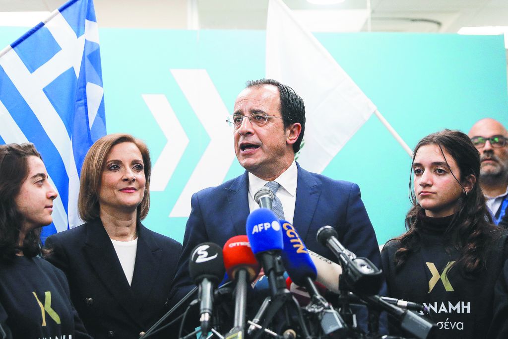 Ο εμφύλιος στον ΔΗΣΥ βγάζει τον νέο πρόεδρο