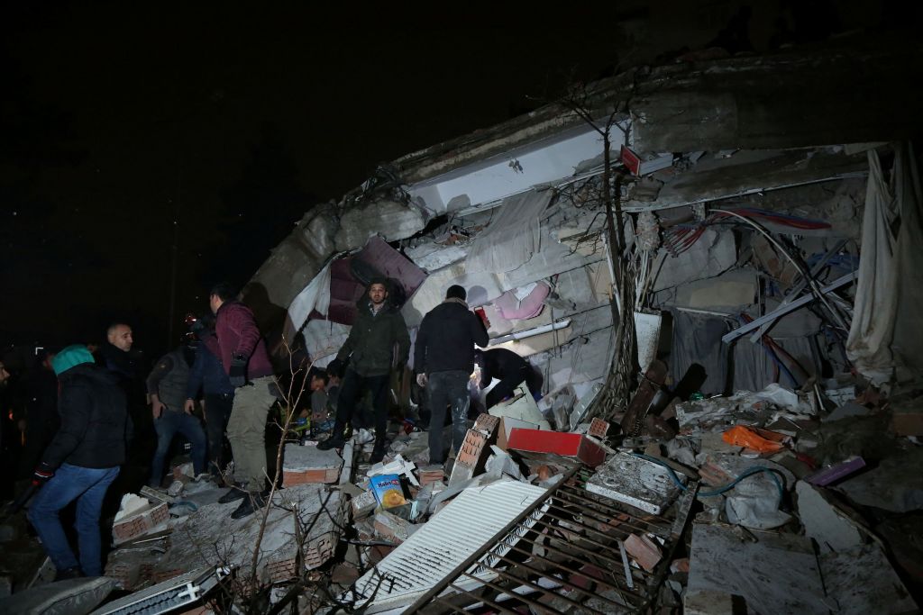 Σεισμός: Σκηνές «Αποκάλυψης» σε Τουρκία και Συρία από τα 7,8 Ρίχτερ – Αγγίζουν τους 670 οι νεκροί