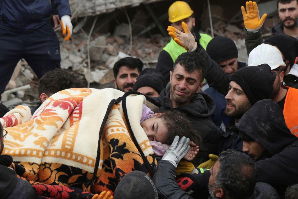 Σεισμός: Συγκλονιστικές εικόνες από Τουρκία και Συρία μετά το  φονικό χτύπημα του Εγκέλαδου