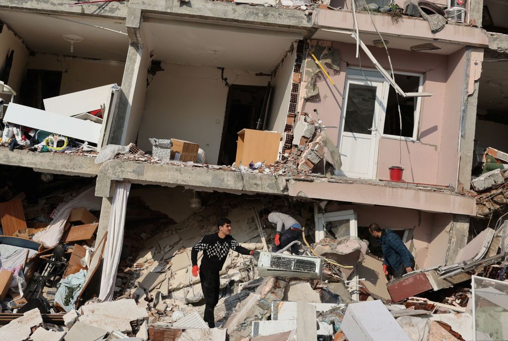 Σεισμός στην Τουρκία: «Ακούμε φωνές, λένε ‘σώστε μας’, αλλά δεν μπορούμε…» | tanea.gr