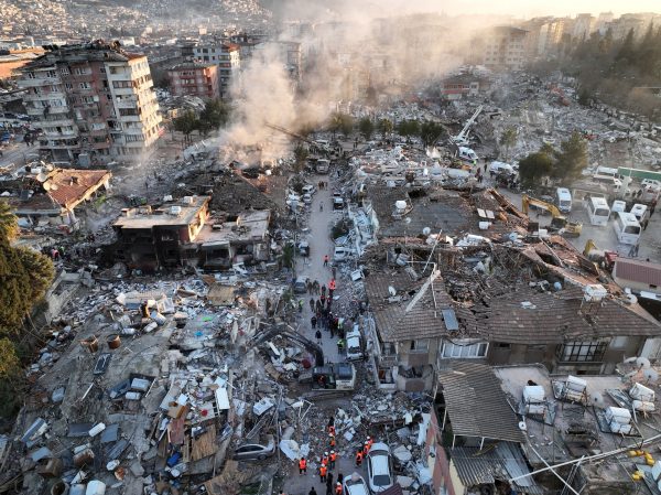 Σεισμός στην Τουρκία: Η αποκάλυψη για τα κτίρια που κατέρρευσαν σαν «χάρτινοι πύργοι»