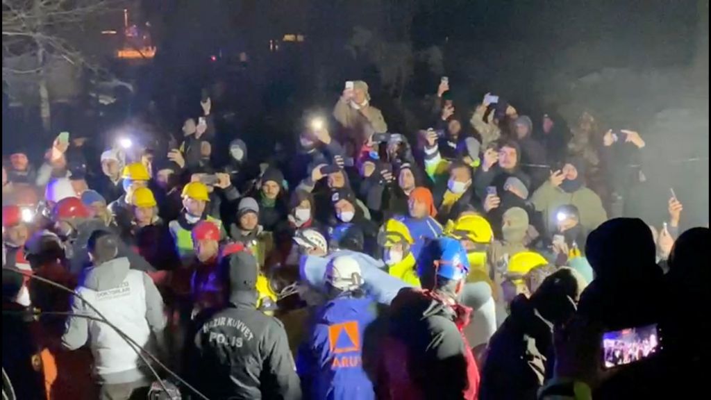 Σεισμός στην Τουρκία: Έσωσαν δύο γυναίκες μετά από 122 ώρες στα ερείπια