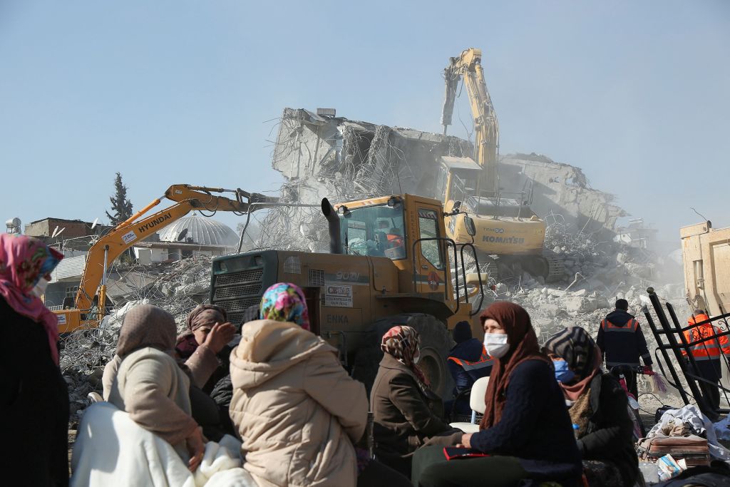 Σεισμός στην Τουρκία: Διέσωσαν 40χρονη μετά από 170 ώρες στα ερείπια