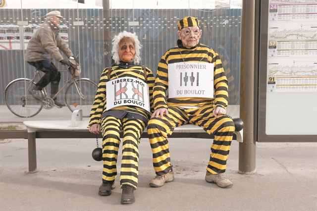 Κουράζονται οι απεργοί που χάνουν μεροκάματα