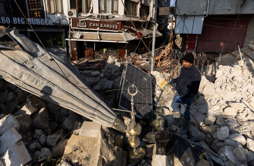 Σεισμός στην Τουρκία: Σοκαριστική εκτίμηση – 100.000 άνθρωποι κάτω από τα ερείπια στην Τουρκία