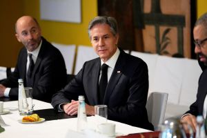Η Κίνα σκέπτεται να στείλει όπλα στη Ρωσία για τον πόλεμο στην Ουκρανία