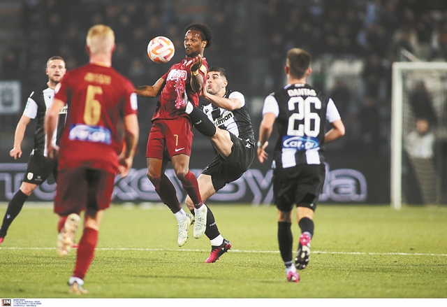 Ολα γύρω του γυρίζουν