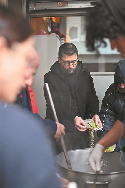 Βγαίνει μπροστά ο αρχηγός