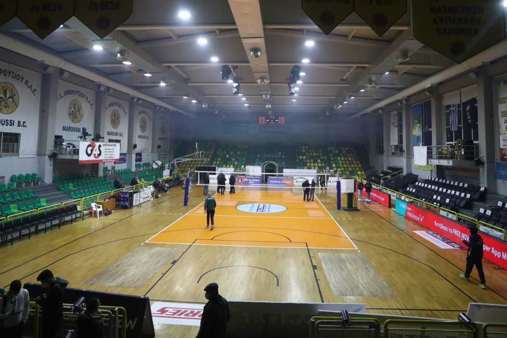 Eπιθεώρηση του γηπέδου για να γίνει το ματς στις 21:00 – Οκτώ τραυματίες από τα επεισόδια