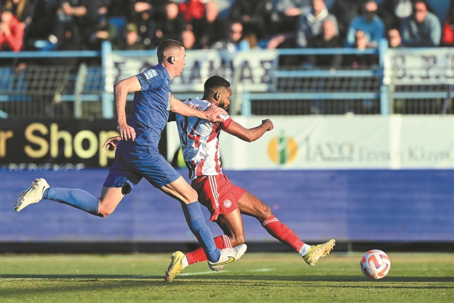 Πατάει γκάζι στην ευθεία