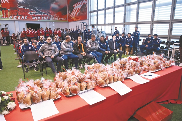 «Καλή χρονιά» στα φιντάνια παρόντος του Μίτσελ