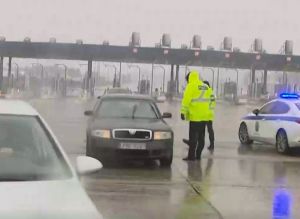 «Μπάρμπαρα»: Ξεκίνησαν οι έλεγχοι για τις αντιολισθητικές αλυσίδες – Πού βρίσκονται τα μπλόκα της ΕΛ.ΑΣ