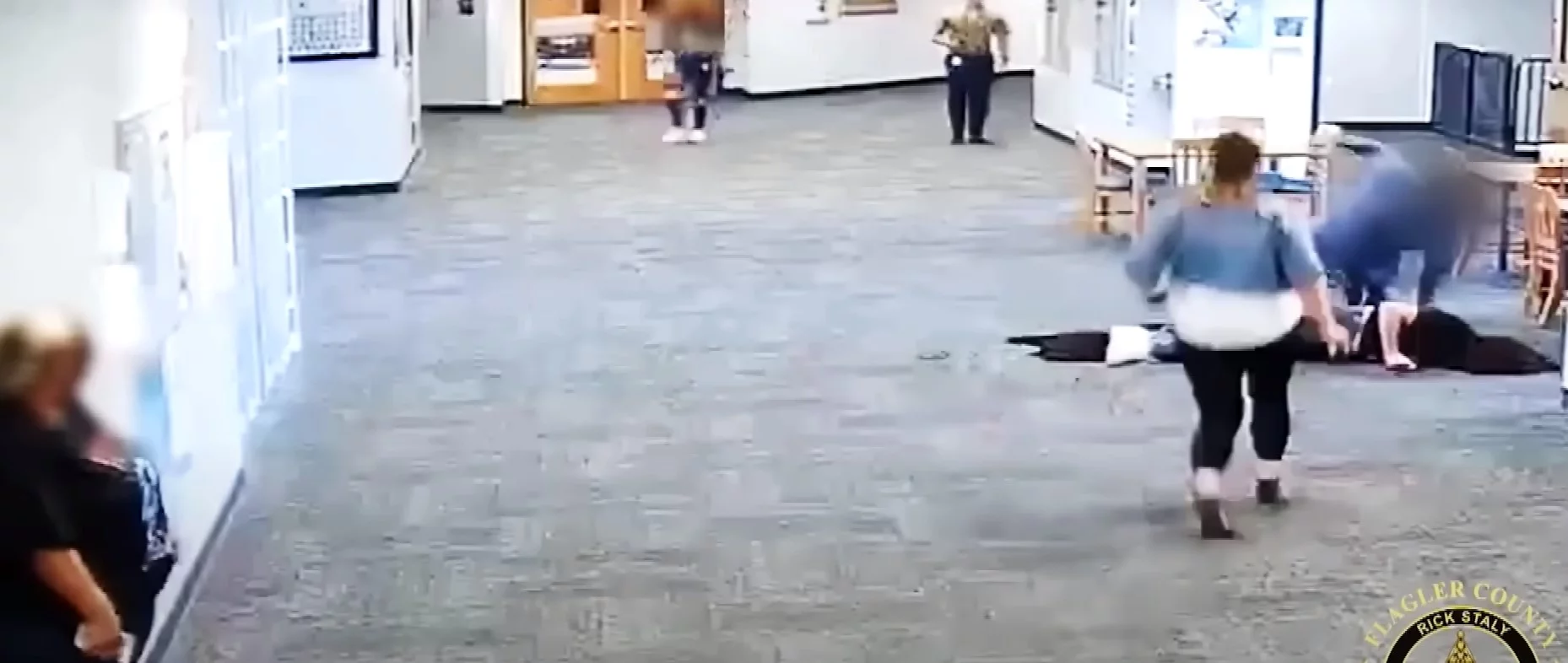 Μαθητής χτύπησε μέχρι αναισθησίας καθηγήτρια επειδή του πήρε το παιχνίδι