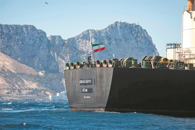Ο στόλος-«φάντασμα» του Ιράν μεταφέρει ρωσικό πετρέλαιο