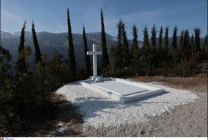 Τέως βασιλιάς Κωνσταντίνος: Τρισάγιο και αποκαλυπτήρια του τάφου