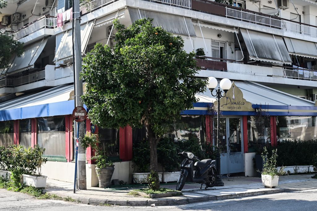 Νέα Ιωνία: Βίντεο – ντοκουμέντο από την επίθεση με μαχαίρι στον γιο του ιδιοκτήτη της καφετέριας