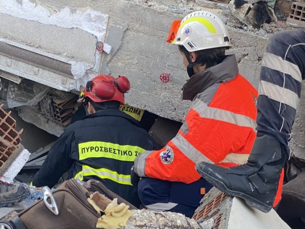 Σεισμός Τουρκία: Το ευχαριστώ τούρκου διασώστη στην ΕΜΑΚ – «Ευτυχώς που υπάρχετε» | tanea.gr