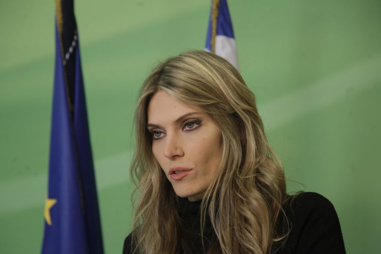 Εύα Καϊλή: «Στο Ευρωκοινοβούλιο είναι υποκριτές – Την θέλουν ως τρόπαιο» – Τι είπε ο δικηγόρος της για την αντίδραση της κόρης της