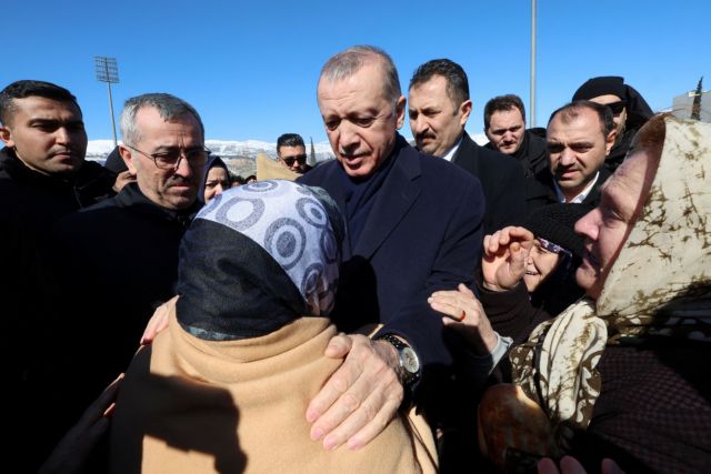 Θα εργαλειοποιήσει το προσφυγικό ο Ερντογάν για να παραμείνει στην εξουσία;