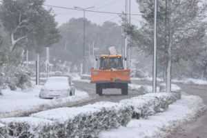 Κακοκαιρία «Μπάρμπαρα»: Κλειστά τα σχολεία – Τι ισχύει για καταστήματα, ΜΜΜ και δημόσιο