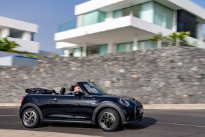 Σε 999 αντίτυπα το ηλεκτρικό Mini Cabrio