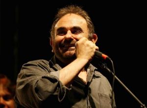 Σάκης Μπουλάς: Εννέα χρόνια που η παρέα του «Αχ Μαρία» έμεινε λειψή