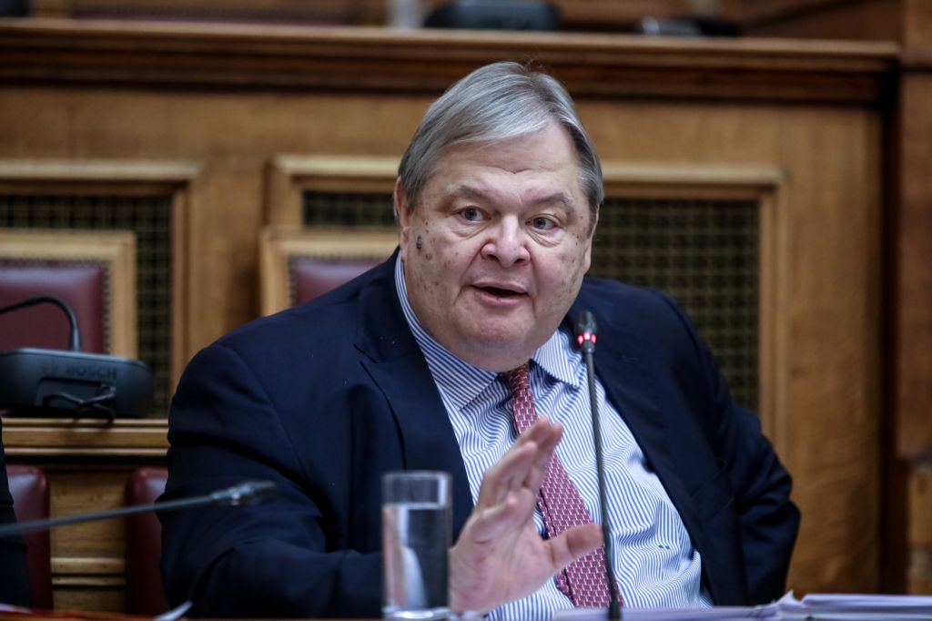 Βενιζέλος: Καλωσορίζω τον Καραμανλή στη σφαίρα της μετα πολιτικής