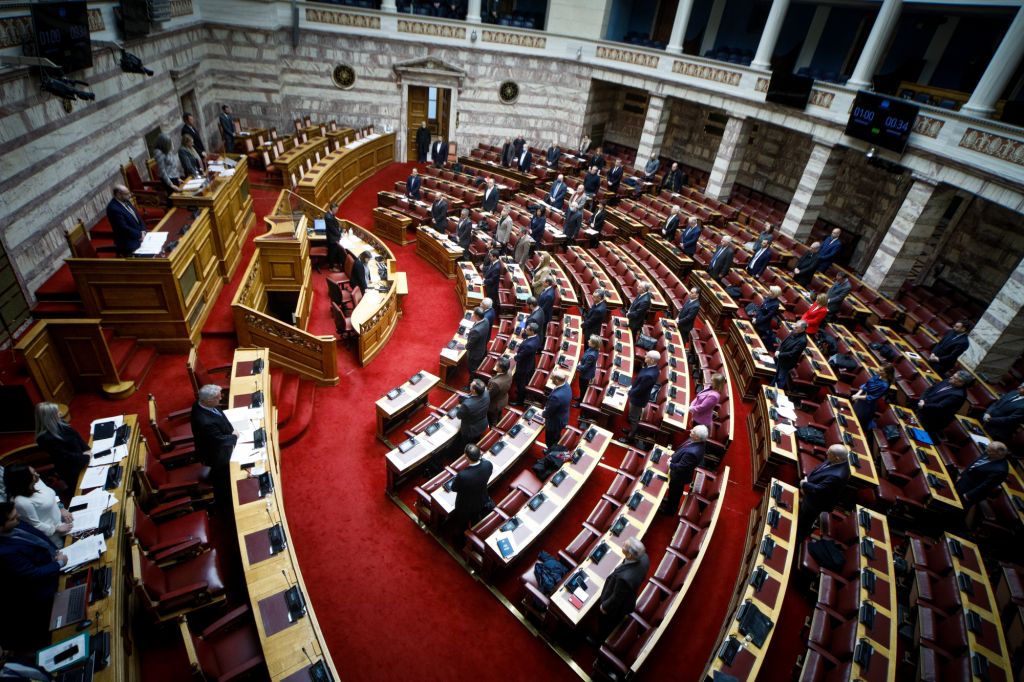 Πέρασε με τις ψήφους ΝΔ και ΚΙΝΑΛ η τροπολογία «μπλόκο» στον Κασιδιάρη | tanea.gr