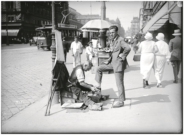 Μια εποχή ήττας, μια κωμωδία των αστών