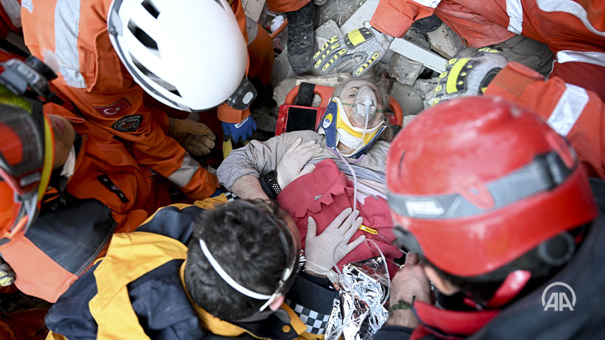 Σεισμός στην Τουρκία: Διέσωσαν ηλικιωμένη μετά από 130 ώρες στα ερείπια