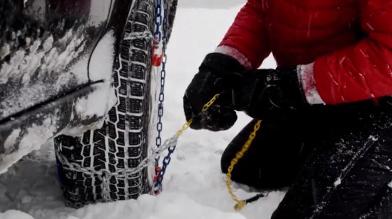 Πώς θα τοποθετήσετε με ασφάλεια τις αντιολισθητικές αλυσίδες στο αυτοκίνητο