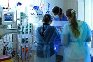 Τι είναι και πώς αντιμετωπίζεται το βακτήριο που προκάλεσε τον θάνατο εξάχρονου στην Ελλάδα