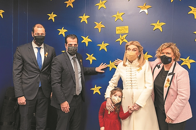 Τα φώτα στην Πλάκα…