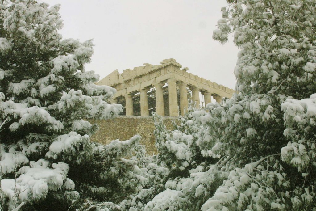 Χιόνι στην Αθήνα: Αγριεύει η «Μπάρμπαρα» – Δείτε που θα χιονίσει τις επόμενες ώρες