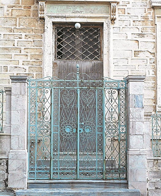 Σήμα κινδύνου για τα διατηρητέα κτίρια