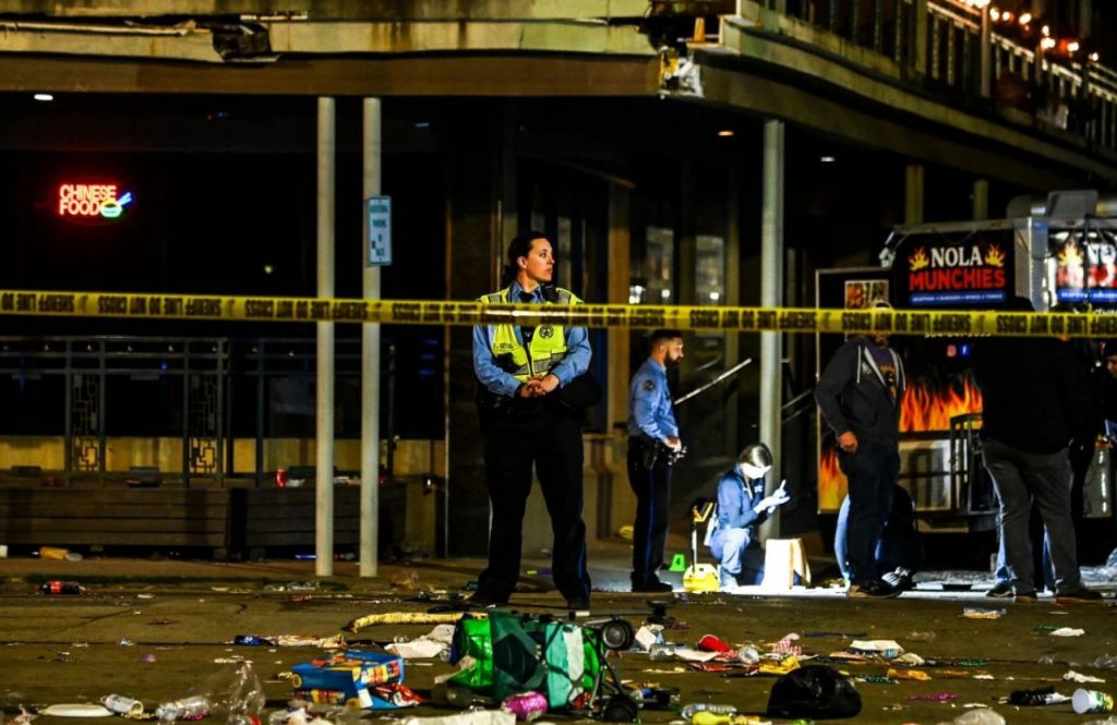 Ένας νεκρός και πέντε τραυματίες από πυροβολισμούς σε καρναβαλική παρέλαση