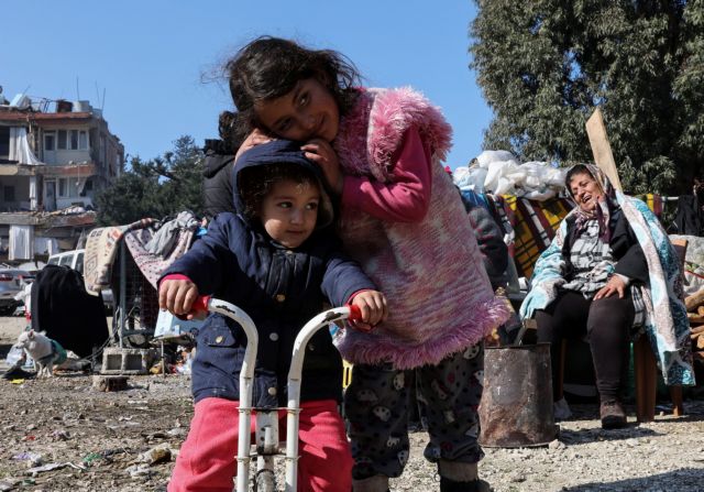 Ποιος θα μεγαλώσει τα χιλιάδες ορφανά παιδιά σε Τουρκία και Συρία;