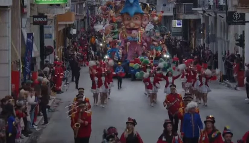 Δείτε ζωντανά τη νυχτερινή παρέλαση στο καρναβάλι της Πάτρας
