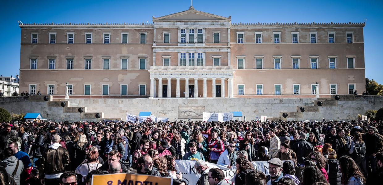 &Pi;&alpha;&nu;&epsilon;&lambda;&lambda;&alpha;&delta;&iota;&kappa;ή &alpha;&pi;&epsilon;&rho;&gamma;ί&alpha; &sigma;&tau;&iota;&sigmaf; 28 &Phi;&epsilon;&beta;&rho;&omicron;&upsilon;&alpha;&rho;ί&omicron;&upsilon;: &Pi;&omicron;&iota;&omicron;&iota; &sigma;&upsilon;&mu;&mu;&epsilon;&tau;έ&chi;&omicron;&upsilon;&nu;