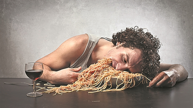 Ο άνθρωπος που μεθούσε τρώγοντας μακαρόνια κι άλλες ιστορίες Χημείας