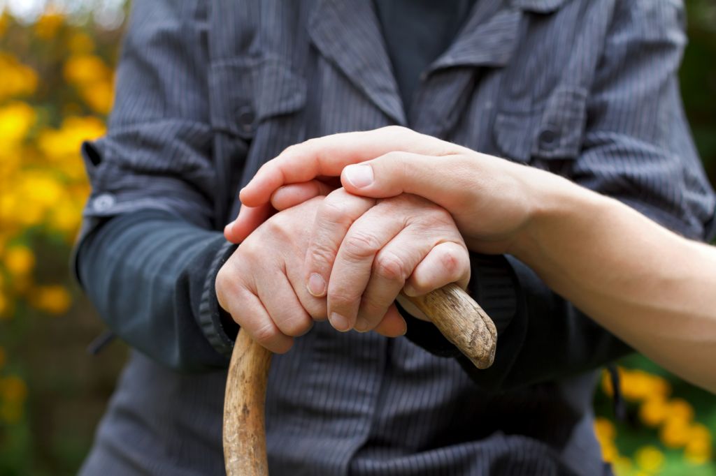 Βρήκαν ηλικιωμένους κλειδωμένους σε γηροκομείο - Πώς αποκαλύφθηκε το κολαστήριο | tanea.gr
