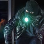 Τα πέντε σημάδια που μαρτυρούν ότι κλέφτες παρακολουθούν το σπίτι σας