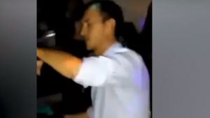 Το λεβέντικο ζεϊμπέκικο του Ευστάθιου Τσιτλακίδη – Πώς αποχαιρέτησε τον σμηναγό στενός του φίλος