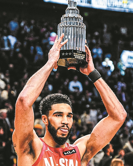 Το τρόπαιο στον Γιάννη!