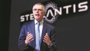 STELLANTIS: Προειδοποιεί για τη βίαιη μετάβαση